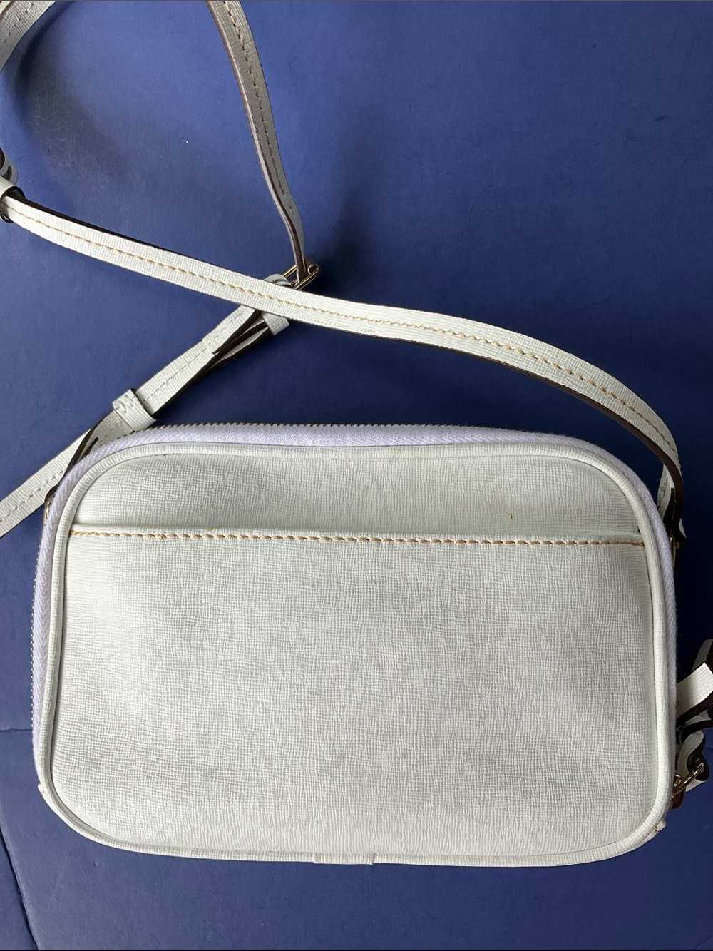 Dooney & Bourke small white purse - Picture 3 of 11